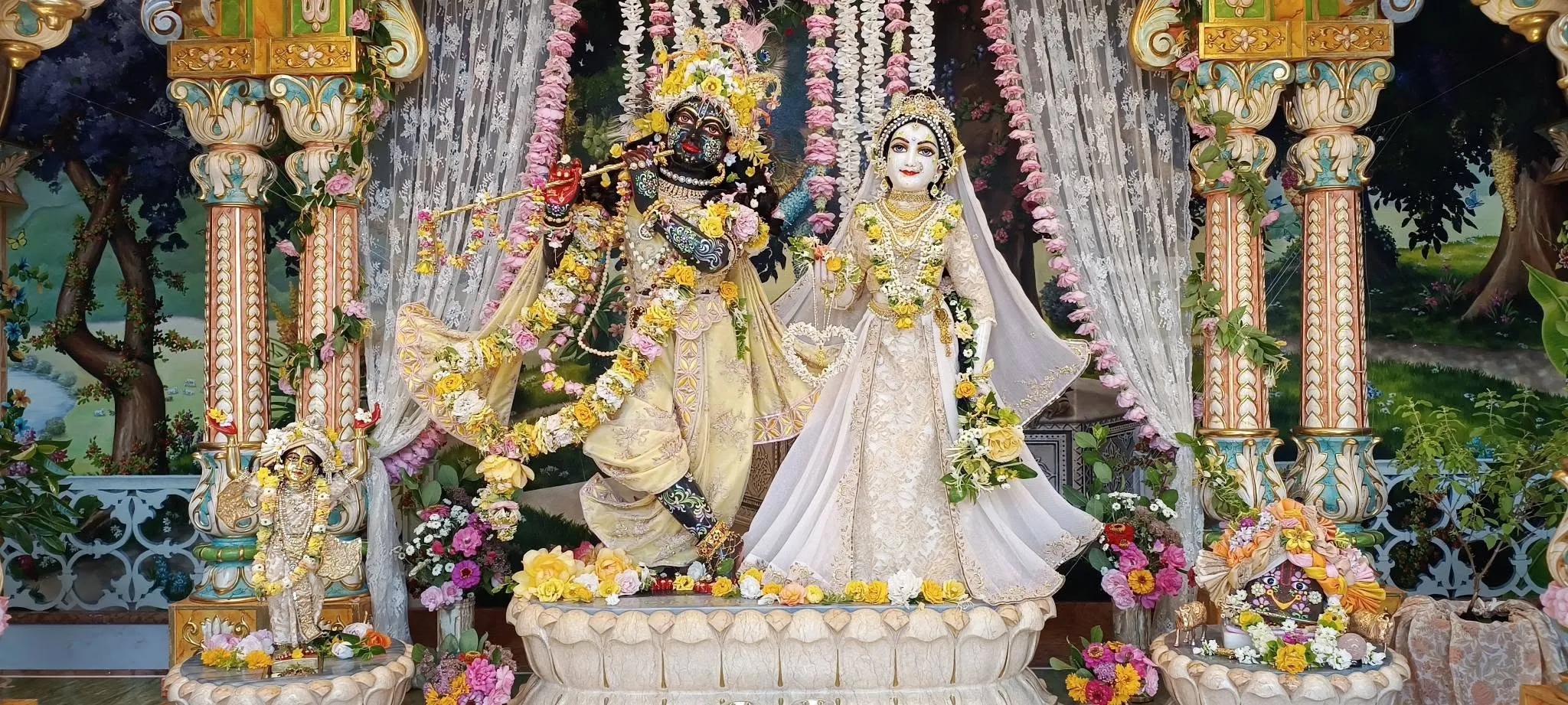 Devotees gathered before the altar at Nava Vraja Dhāma