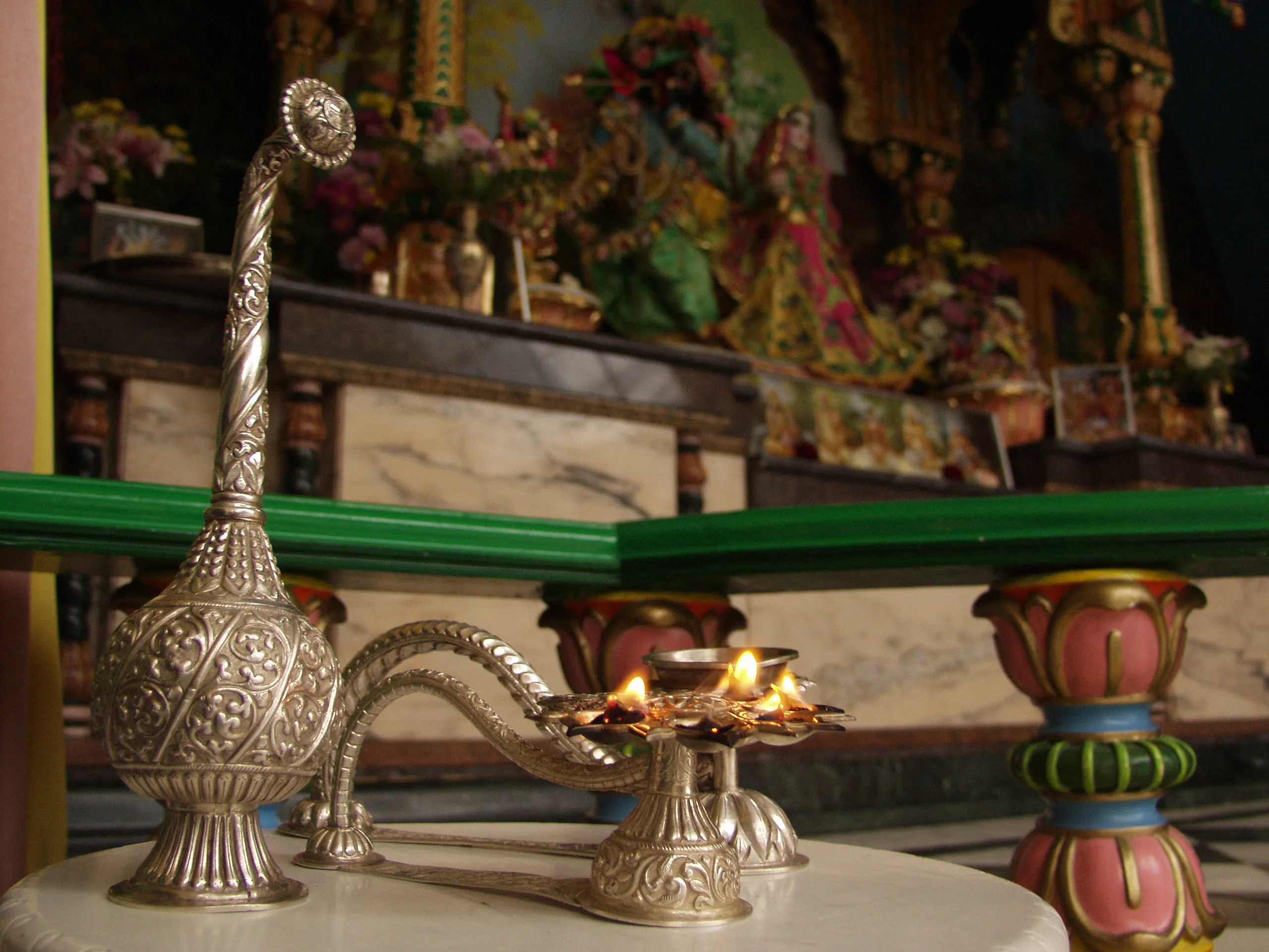 Ārati ceremony with lamps offered to the Deities